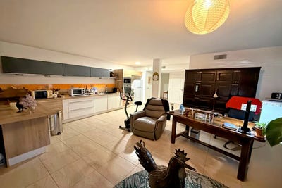 /international/fr/uzes-languedoc-roussillon-310107046864/