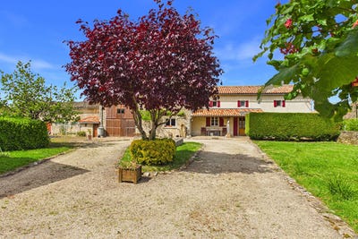 /international/fr/lezay-charente-310108104350/