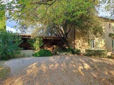 /international/fr/lourmarin-hh-14858833-lourmarin-provence-alpes-cote-d-azur-310100955401/