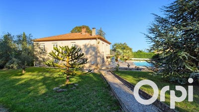 /international/fr/pont-saint-esprit-languedoc-roussillon-310105073432/