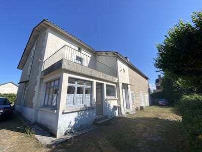 /international/fr/chalais-charente-310107429995/