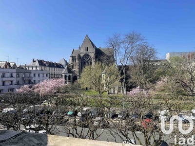 /international/fr/tours-centre-val-de-loire-310098867934/