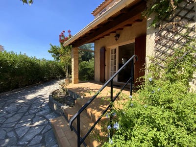 /international/fr/uzes-languedoc-roussillon-310101035560/?lang=de