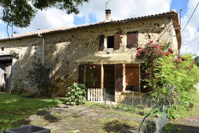 /international/fr/montbron-charente-310108084101/