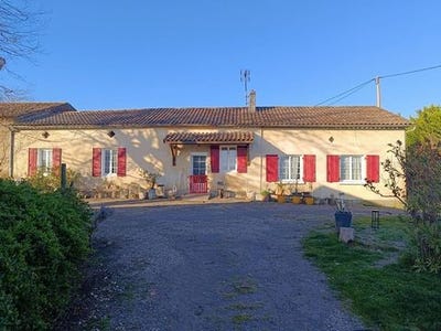 /international/fr/vergt-de-biron-aquitaine-310099257395/