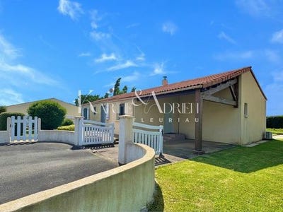 /international/fr/fontenay-le-comte-pays-de-la-loire-310109050071/
