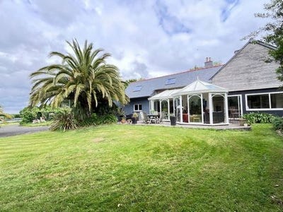 /international/fr/pedernec-brittany-310108290002/