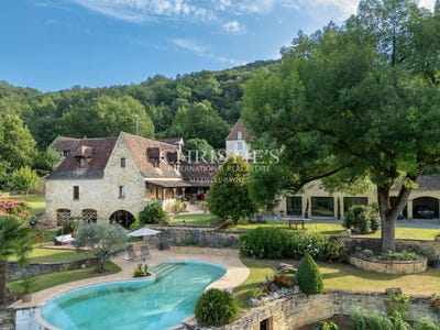 /international/fr/beynac-et-cazenac-aquitaine-310099572976/