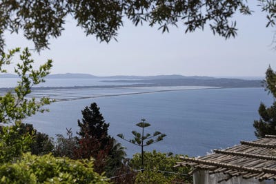 /international/fr/carqueiranne-hh-15786685-carqueiranne-provence-alpes-cote-d-azur-310100954293/