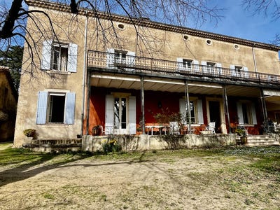 /international/fr/chusclan-languedoc-roussillon-310103015929/