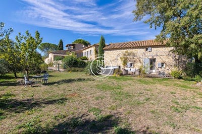 /international/fr/uzes-languedoc-roussillon-310100989979/?lang=zh-cn