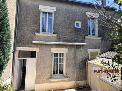 /international/fr/parthenay-charente-310108487084/