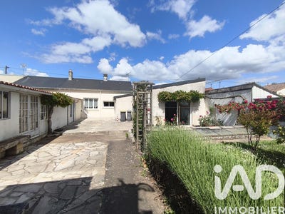 /international/fr/thouars-charente-310103801118/