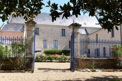 /international/fr/fontevraud-l-abbaye-pays-de-la-loire-310106084249/