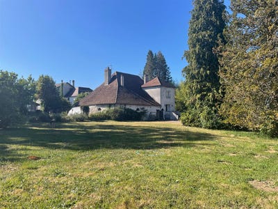 /international/fr/chateau-chervix-limousin-310106067983/