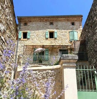 /international/fr/uzes-languedoc-roussillon-310101229817/