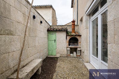 /international/fr/la-rochefoucauld-en-angoumois-charente-310107888523/