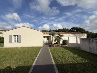 /international/fr/27-rue-julie-d-angennes-pisany-charente-310106268659/