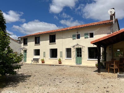 /international/fr/nanteuil-en-vallee-charente-310100491087/