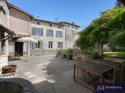 /international/fr/barbezieux-saint-hilaire-charente-310108553294/