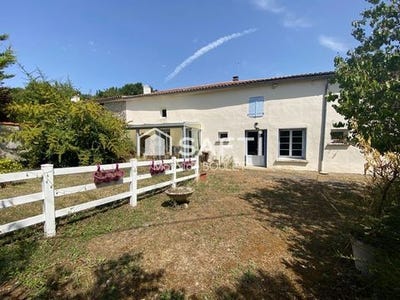/international/fr/saint-jean-d-angely-charente-310105134252/