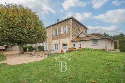 /international/fr/maubec-rhone-310103140028/