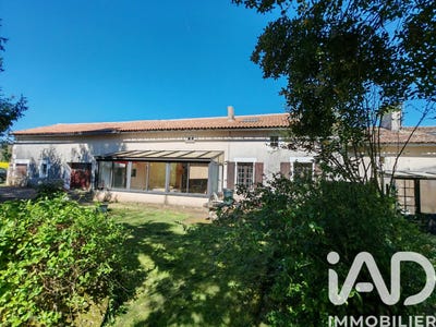 /international/fr/montjean-charente-310107370840/