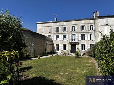 /international/fr/barbezieux-saint-hilaire-charente-310108276931/