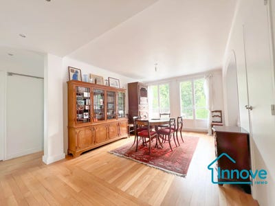 /international/fr/versailles-ile-de-france-310108843512/
