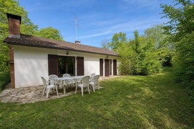 /international/fr/savigny-sur-clairis-burgundy-310107794823/
