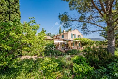 /international/fr/lourmarin-provence-alpes-cote-d-azur-310101079452/