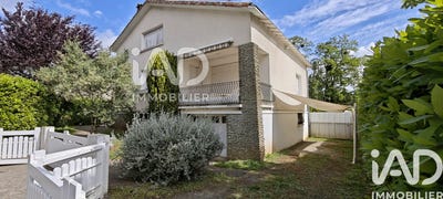 /international/fr/fontenay-le-comte-pays-de-la-loire-310108046815/