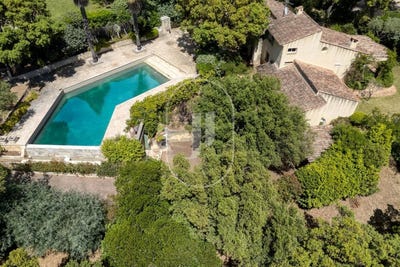 /international/fr/grimaud-provence-alpes-cote-d-azur-310108465738/