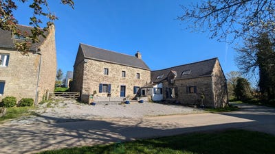 /international/fr/noyal-pontivy-brittany-310102537737/