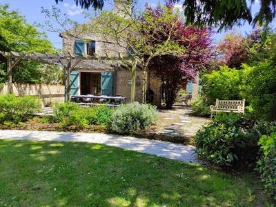 /international/fr/bazoges-en-pareds-pays-de-la-loire-310099119244/