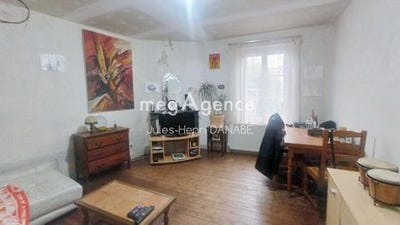 /international/fr/villeneuve-sur-yonne-burgundy-310103997768/