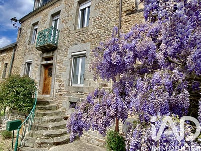 /international/fr/la-trinite-porhoet-brittany-310107557701/