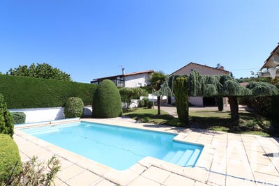 /international/fr/les-martres-de-veyre-auvergne-310108455581/