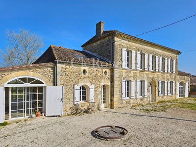 /international/fr/sauveterre-de-guyenne-aquitaine-310106999188/