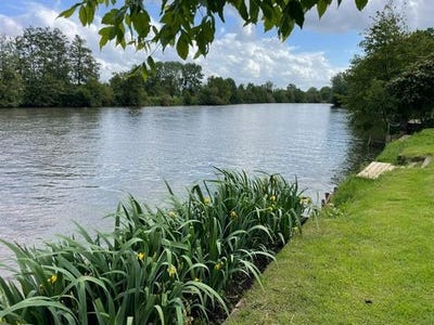 /international/fr/noyen-sur-sarthe-pays-de-la-loire-310108187431/