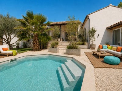/international/fr/castillon-du-gard-languedoc-roussillon-310108995372/