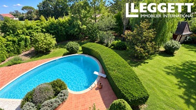 /international/fr/montpon-menesterol-aquitaine-310110203813/