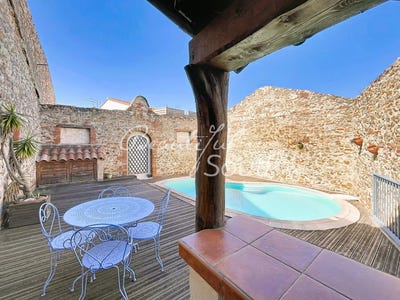 /international/fr/fourques-languedoc-roussillon-310106780330/