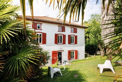 /international/fr/la-bastide-clairence-aquitaine-310101669992/