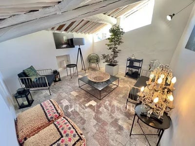 /international/fr/lourmarin-provence-alpes-cote-d-azur-310104858597/