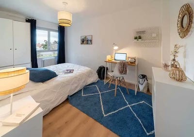 /international/fr/rue-des-glycines-bron-rhone-310103218524/