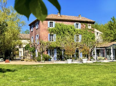 /international/fr/l-isle-sur-la-sorgue-provence-alpes-cote-d-azur-310105651271/