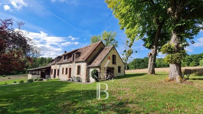 /international/fr/mortagne-au-perche-la-basse-normandie-310107046142/