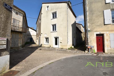 /international/fr/montbron-charente-310106798736/