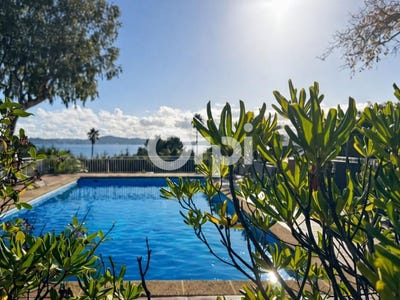 /international/fr/grimaud-provence-alpes-cote-d-azur-310104285848/